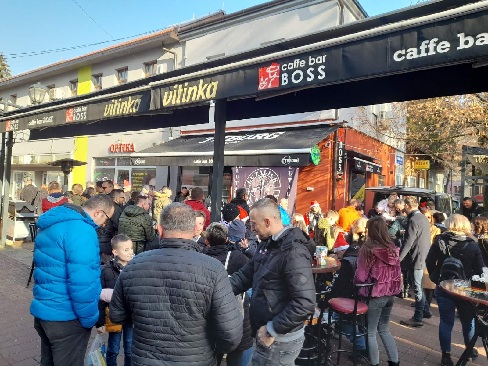 Može biti slika sljedećeg: 4 ljudi i na otvorenom