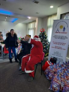 Centar Vrati mi osmjeh podijelio 85 novogodišnjih paketića za korisnike Centar Vrati mi osmjeh podijelio 85 novogodišnjih paketića za korisnike