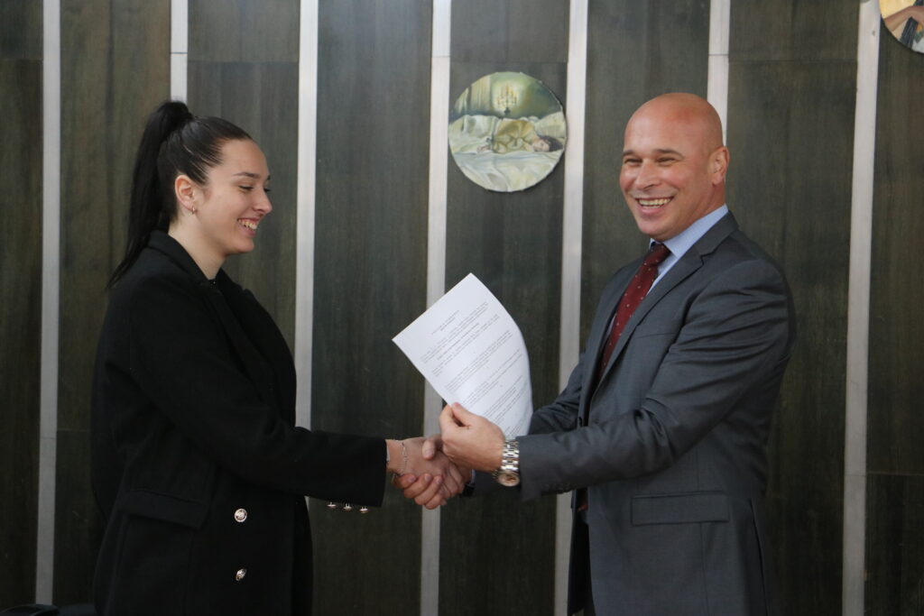 srebrenik: potpisani ugovori o dodjeli studentskih kredita i učeničkih stipendija