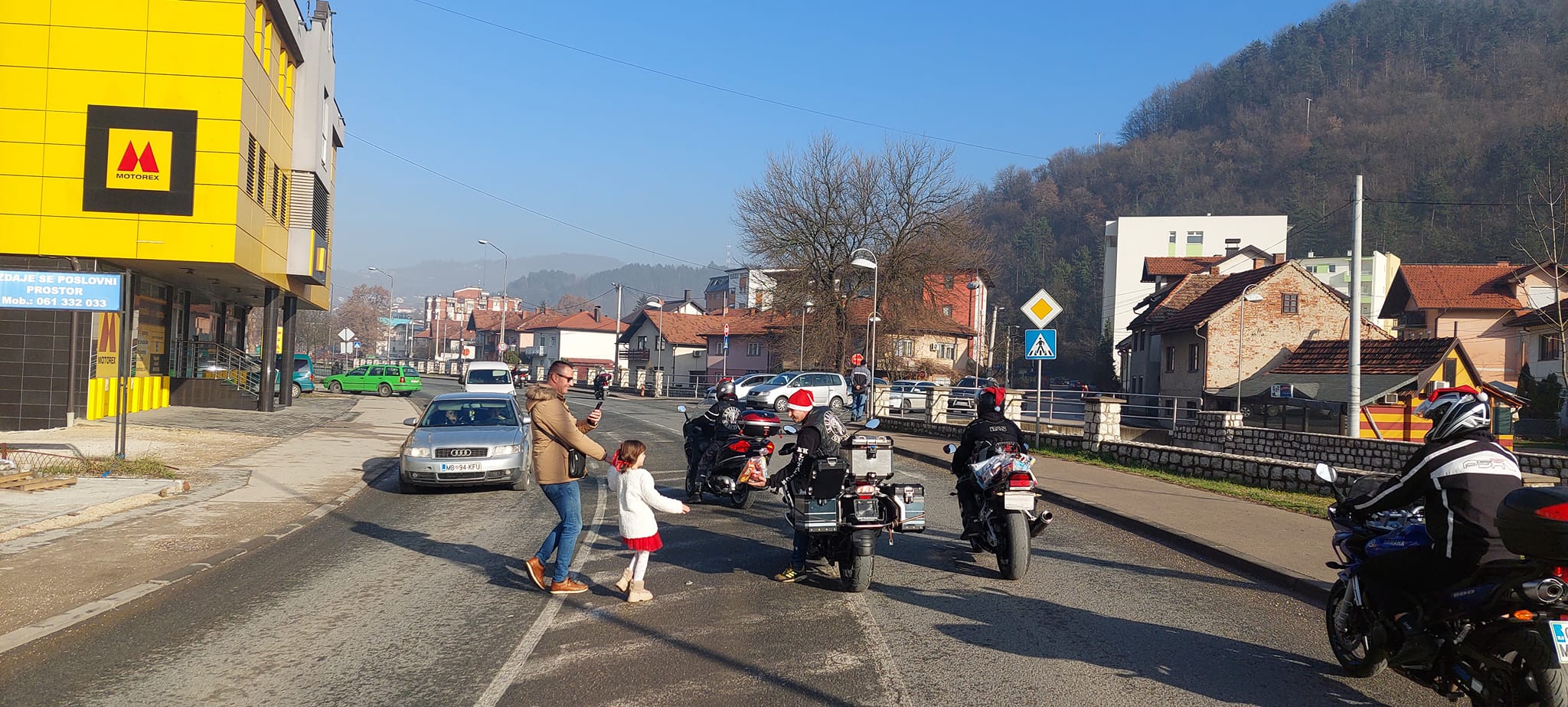 Može biti slika sljedećeg: 4 ljudi, motocikl, cesta i tekst "MOTOREX"