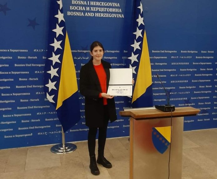 Ponos Srebrenika i II osnovne škole - Sarah Nišić sa svojim radom osvojila prvo mjesto u BIH