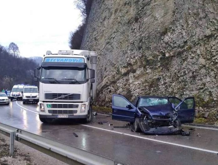 Jedna osoba povrijeđena u nesreći kod Tinje