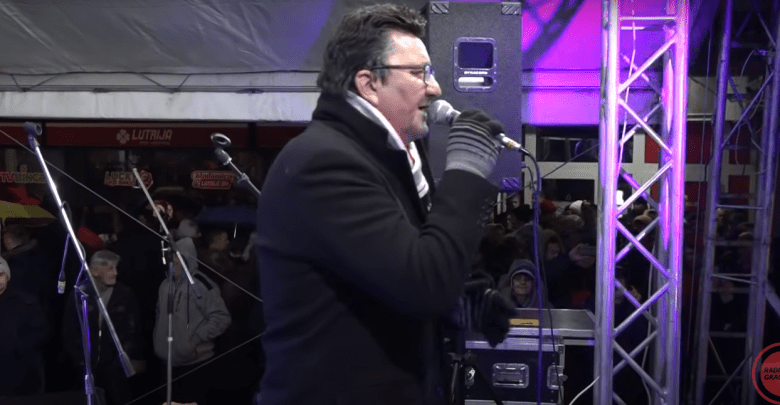 Na javnom dočeku u Gračanici pjeva Nesib Delibegović Nesko – .