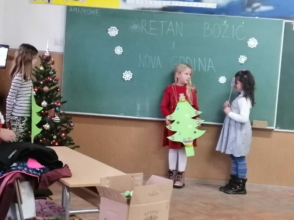 UG "Ponori" podijelili paketiće učenicima u G. Hrgovima