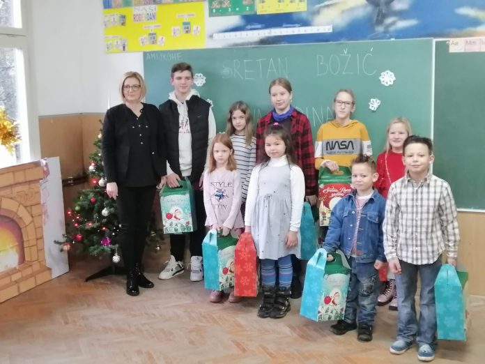 UG "Ponori" podijelili paketiće učenicima u G. Hrgovima
