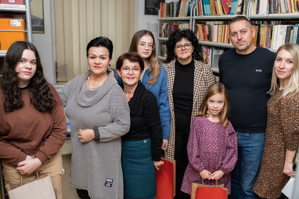 uručene godišnje nagrade korisnicima biblioteke “alija isaković” .