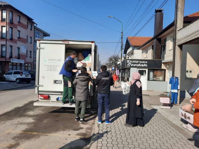 iz živinica put turske otišla još dva kamiona donacije za tursku i siriju