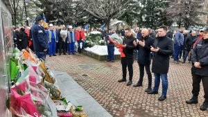 Svečanim defilom i polaganjem cvijeća na spomen obilježja u Živinicama obilježen Dan nezavisnosti BiH