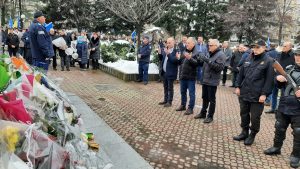 Svečanim defilom i polaganjem cvijeća na spomen obilježja u Živinicama obilježen Dan nezavisnosti BiH