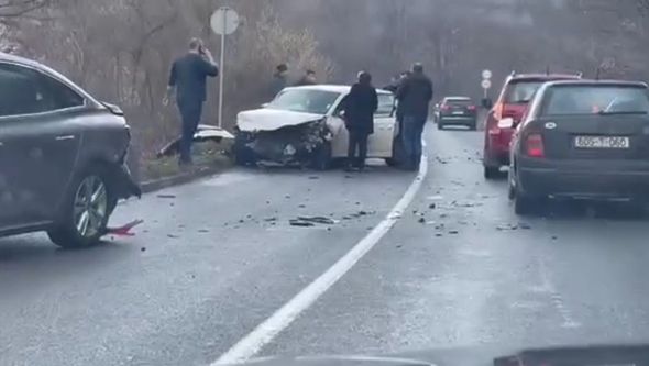 Tuzla: Saobraćana nesreća na Krojčici, ima povrijeđenih | RTVTK