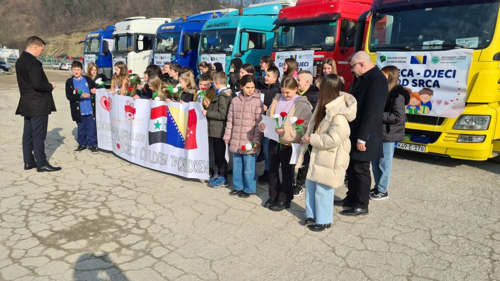 Premijer Halilagić i ministar Omerović ispratili humanitarni konvoj za Tursku |