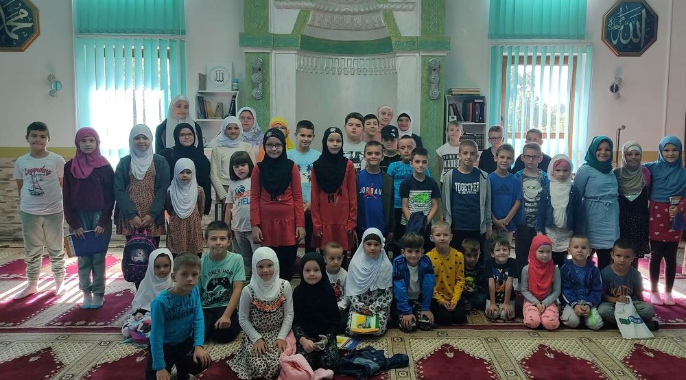 Miljanovčani vrijedno rade na izgradnji džamije i džemata: Mimber sa cvijetom Srebrenice, ljiljanima i drugim simoblima kazuje o svojim džematlijama