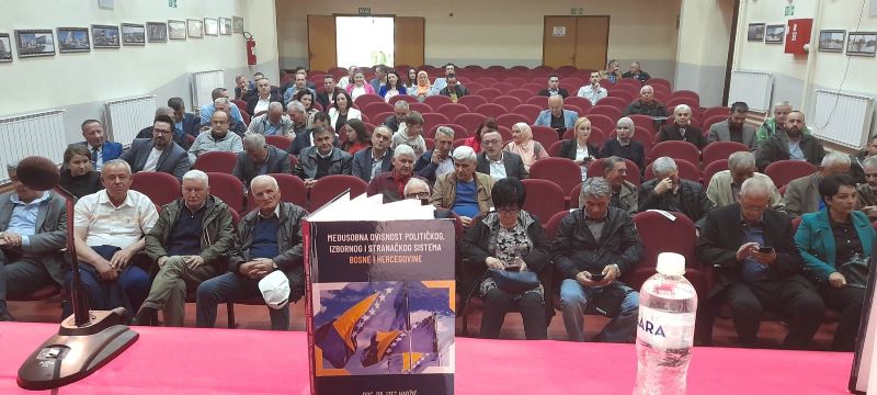 Promocija knjige Izeta Hadžića u Kalesiji: Obavezno štivo za sve one koji se bave ili namjeravaju baviti politikom