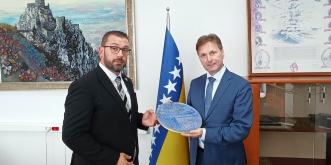 Ministar Hrnjić posjetio Srebrenik: Projekte vodosnadbijevanja staviti u fokus saradnje –