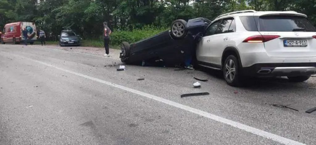 U saobraćajnoj nesreći jedna osoba poginula, učestvovalo pet vozila –