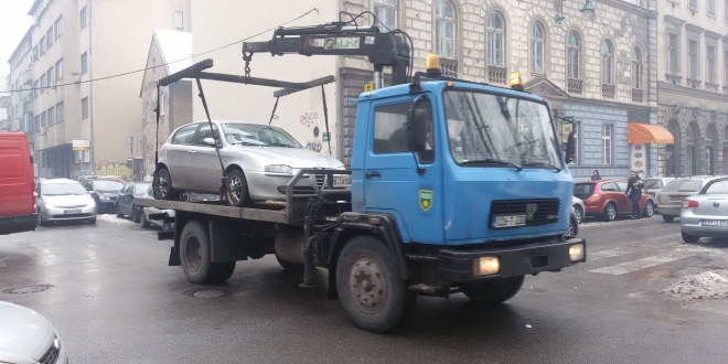 U Tuzlu stiže ‘pauk’ vozilo: Evo koliko će iznositi kazna za nepropisno parkiranje –