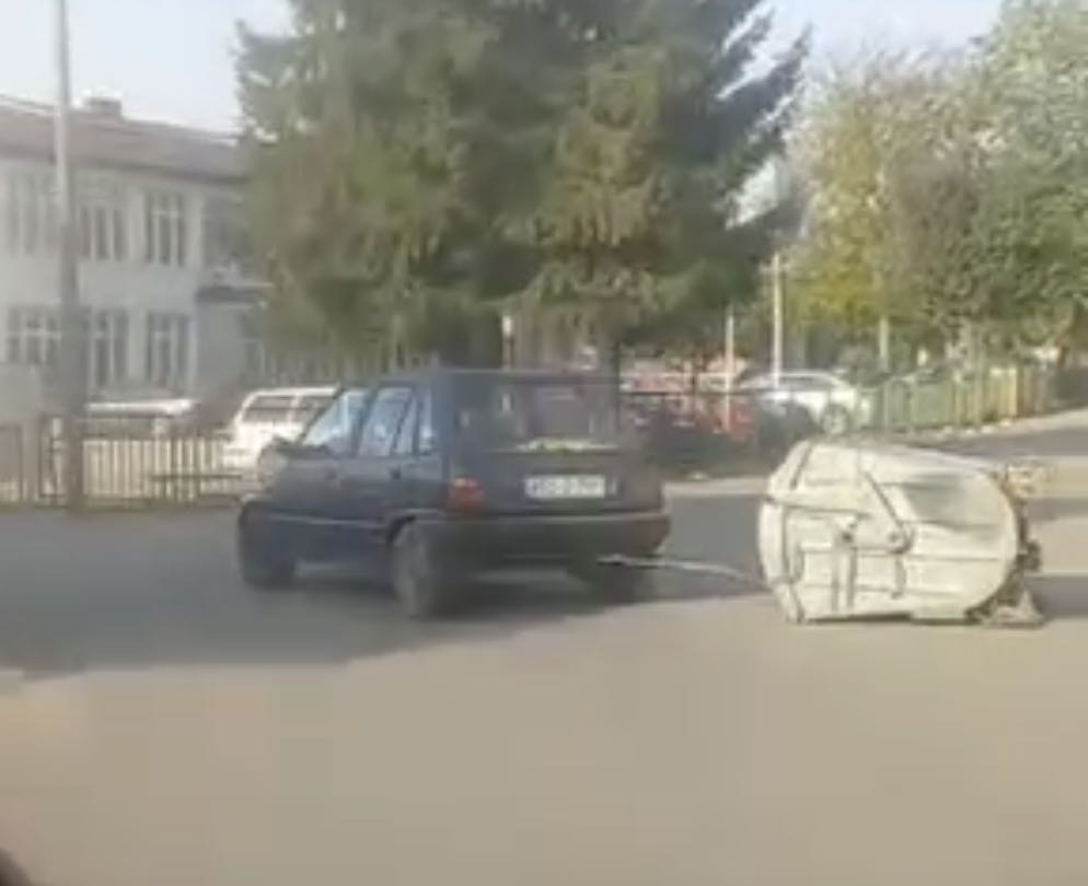 video/ zakačio veliki kontejner za automobil i vozio glavnom saobraćajnicom na području općine kalesija