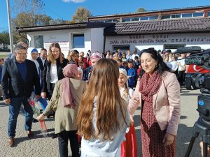 delegacija iz republike turske u posjeti osnovnoj školi gračanica