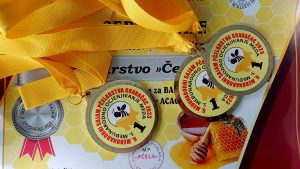 Uručene medalje za najbolje medove na 6. međunarodnom sajmu pčelarstva „Gradačac 2023“