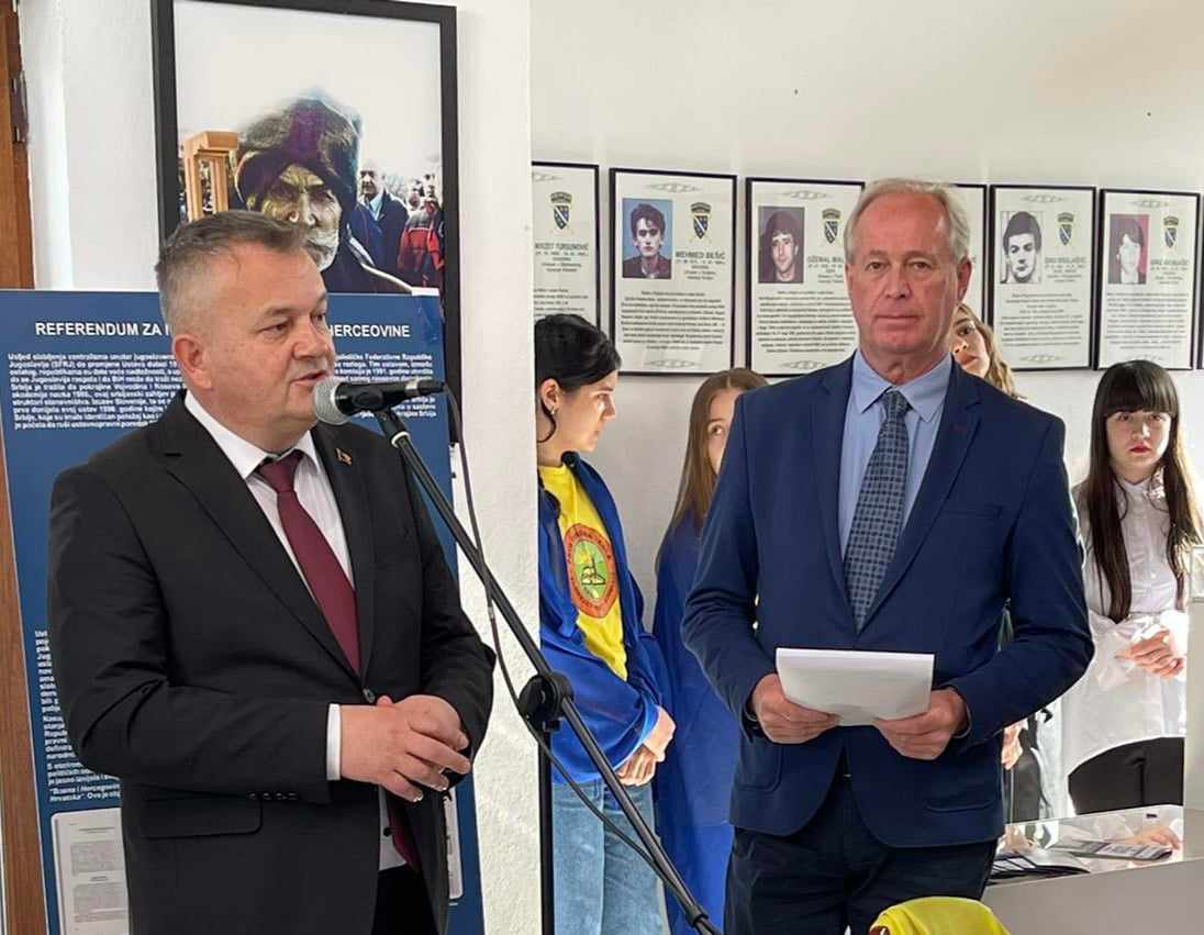 U Džebarima otvorena  izložba pod nazivom  „Dan nezavisnosti Bosne i Hercegovine na Džebarima“