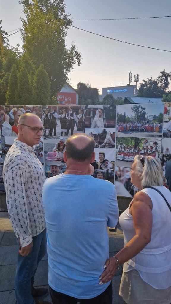 Na Trgu slobode otvorena izložba “Narodne nošnje regiona” (FOTO) na trgu slobode otvorena izložba “narodne nošnje regiona” (foto)