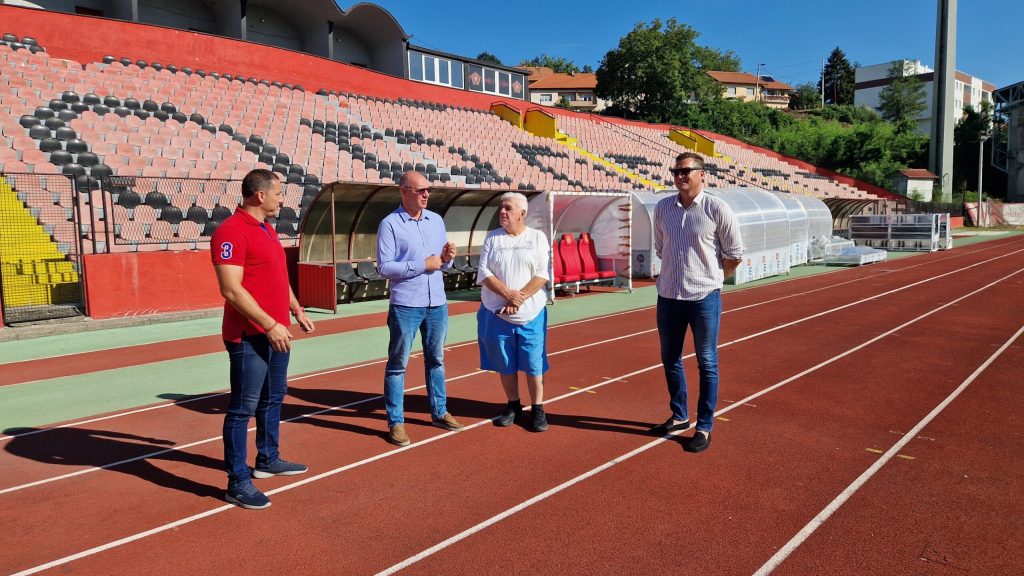 Nabavljene nove najmodernije klupe za rezervne igrače za JU “Gradski stadion Tušanj” Tuzla nabavljene nove najmodernije klupe za rezervne igrače za ju “gradski stadion tušanj” tuzla