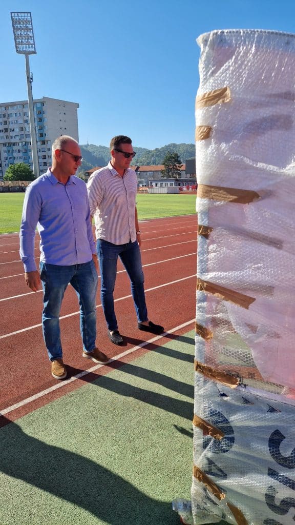 Nabavljene nove najmodernije klupe za rezervne igrače za JU “Gradski stadion Tušanj” Tuzla nabavljene nove najmodernije klupe za rezervne igrače za ju “gradski stadion tušanj” tuzla