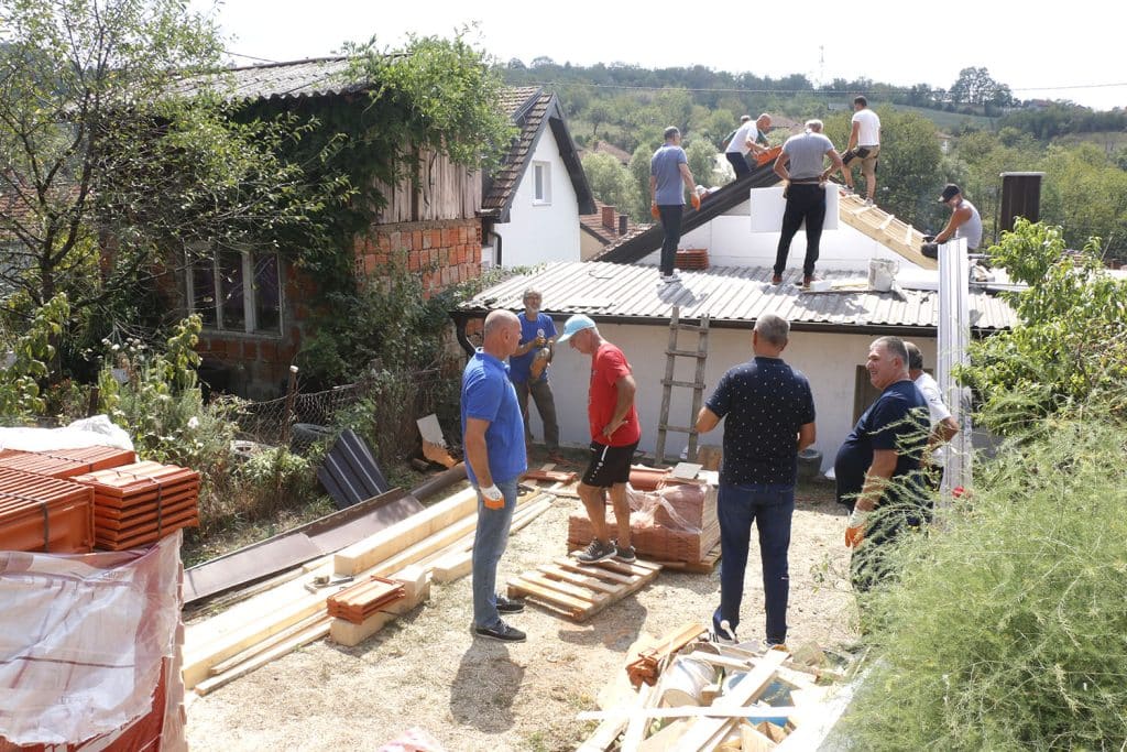 Grad Tuzla učestvovao u humanitarnoj akciji za borce iz Gornje Tuzle (FOTO) grad tuzla učestvovao u humanitarnoj akciji za borce iz gornje tuzle (foto)