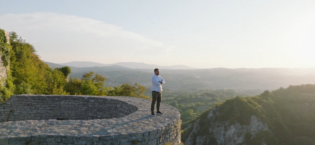 Tuzlanski kanton kroz oči svjetskog putnika Kristijana Iličića tuzlanski kanton kroz oči svjetskog putnika kristijana iličića