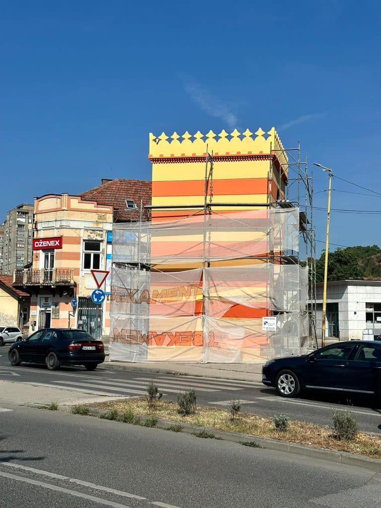Završni Radovi Na Ulaznom Portalu Behram-Begove Medrese u Tuzli (FOTO) Završni Radovi Na Ulaznom Portalu Behram-Begove Medrese u Tuzli (FOTO)
