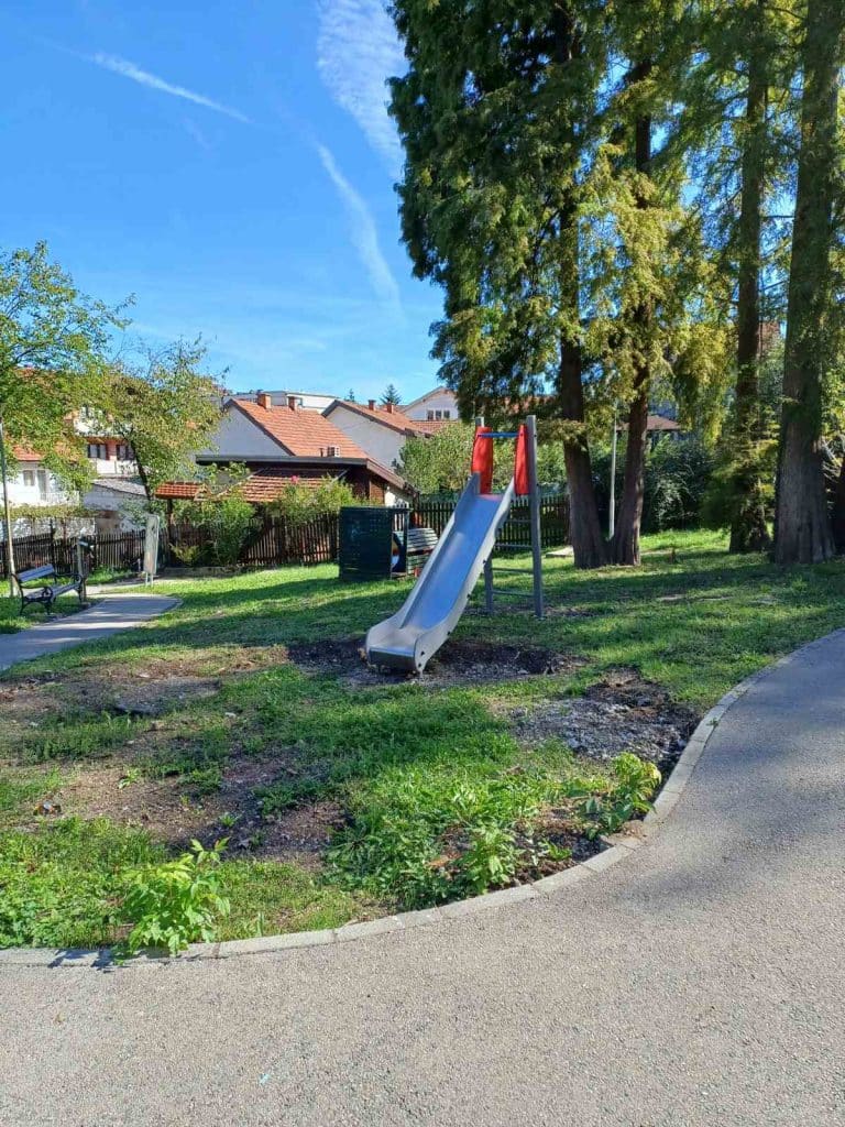 grad tuzla nastavlja sa zamjenom opreme na dječijim igralištima