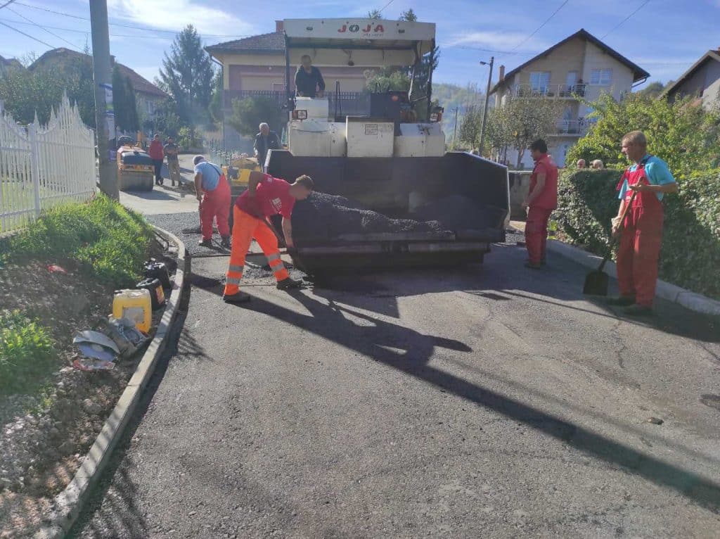 Završeno asfaltiranje ulica u mjesnim zajednicama Kreka i Centar u Tuzli završeno asfaltiranje ulica u mjesnim zajednicama kreka i centar u tuzli