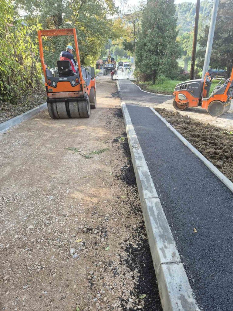 Završeno asfaltiranje ulica u mjesnim zajednicama Kreka i Centar u Tuzli završeno asfaltiranje ulica u mjesnim zajednicama kreka i centar u tuzli