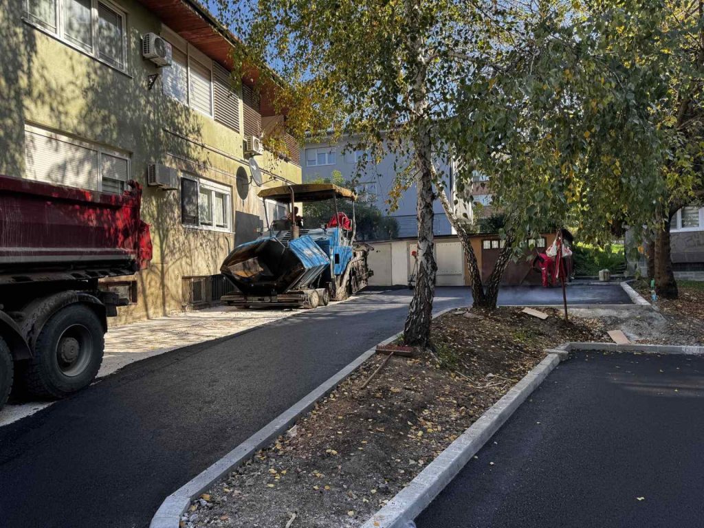 Okončani radovi na sanaciji trotoara i pješačkih barijera u Tuzli okončani radovi na sanaciji trotoara i pješačkih barijera u tuzli