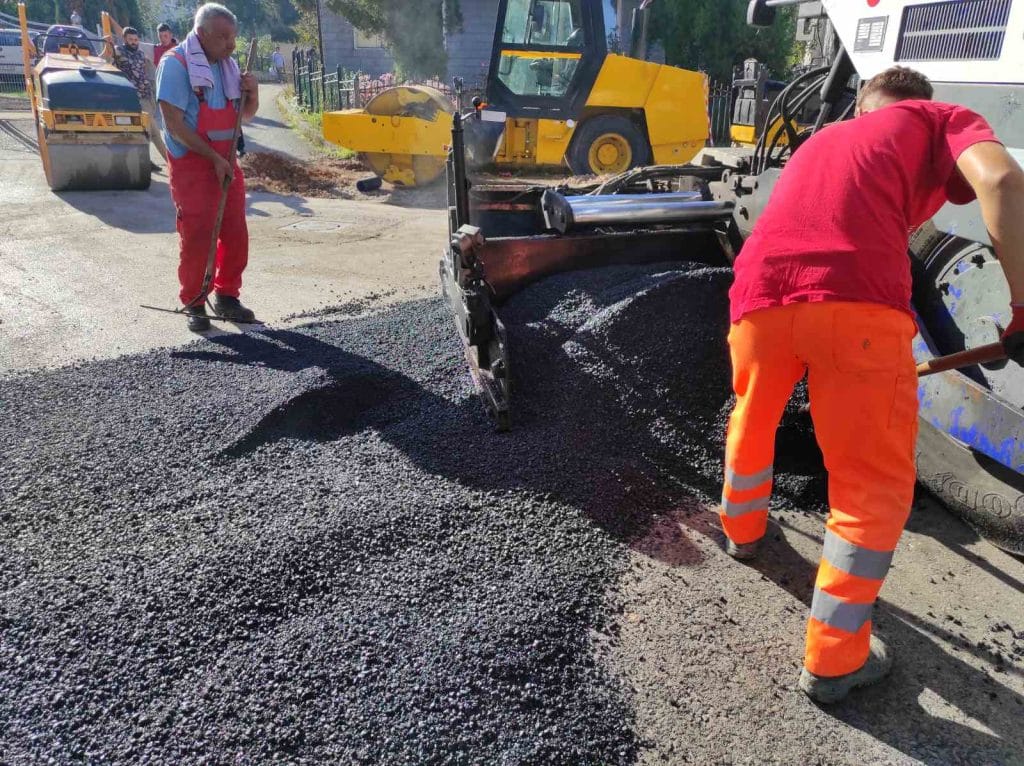 Završeno asfaltiranje ulica u mjesnim zajednicama Kreka i Centar u Tuzli završeno asfaltiranje ulica u mjesnim zajednicama kreka i centar u tuzli
