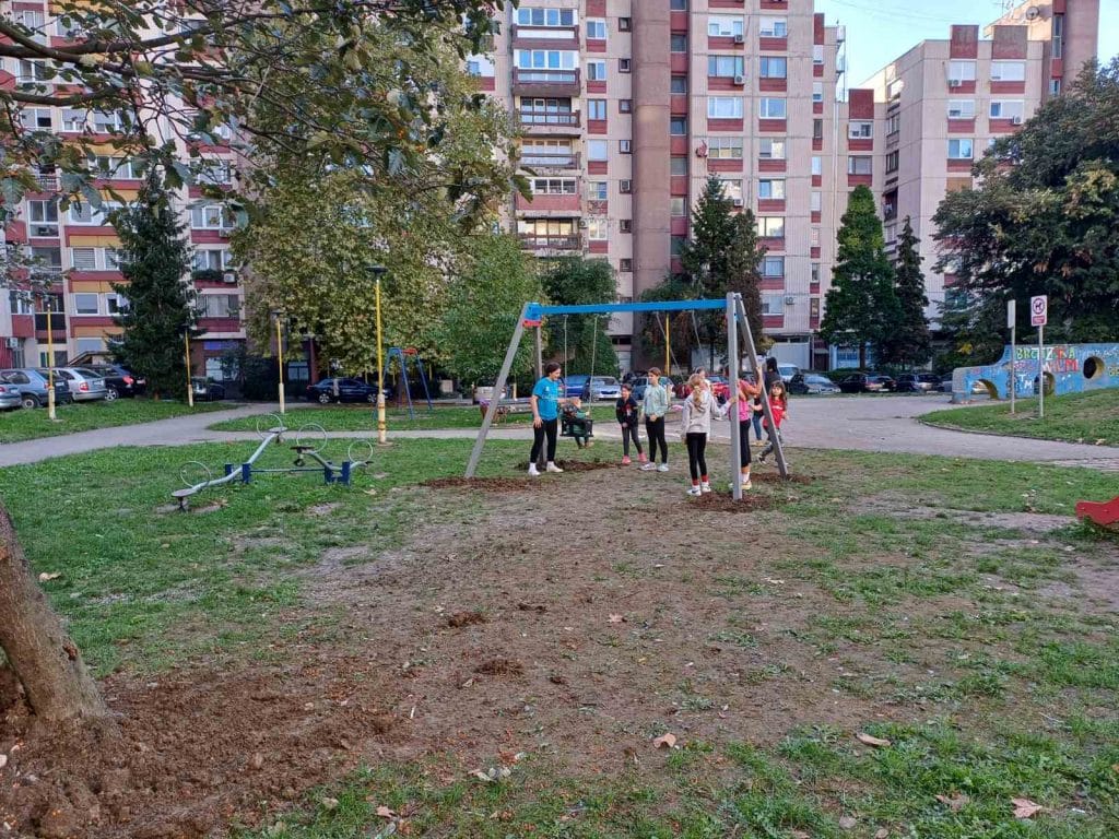 grad tuzla nastavlja sa zamjenom opreme na dječijim igralištima