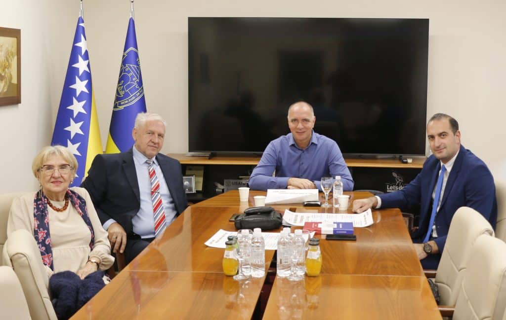 gradonačelnik tuzle zijad lugavić sastao se s predstavnicima društva hrvatski dom
