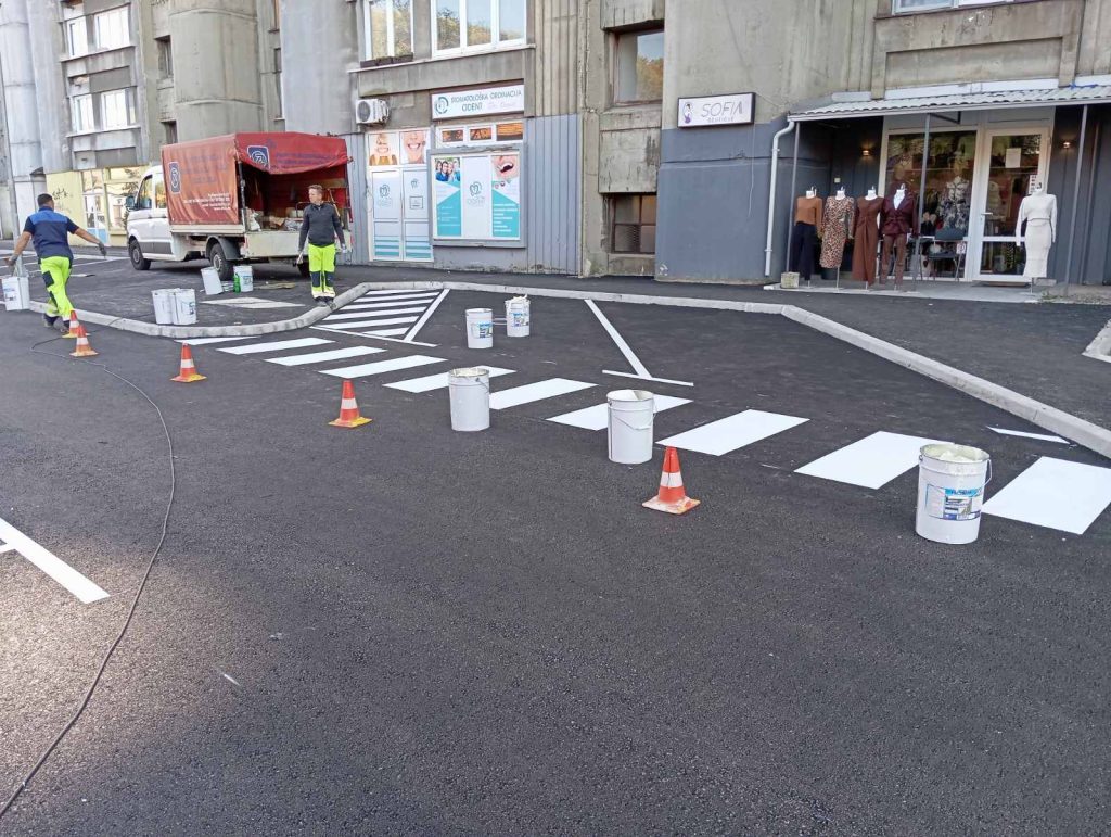 Okončani radovi na sanaciji trotoara i pješačkih barijera u Tuzli okončani radovi na sanaciji trotoara i pješačkih barijera u tuzli