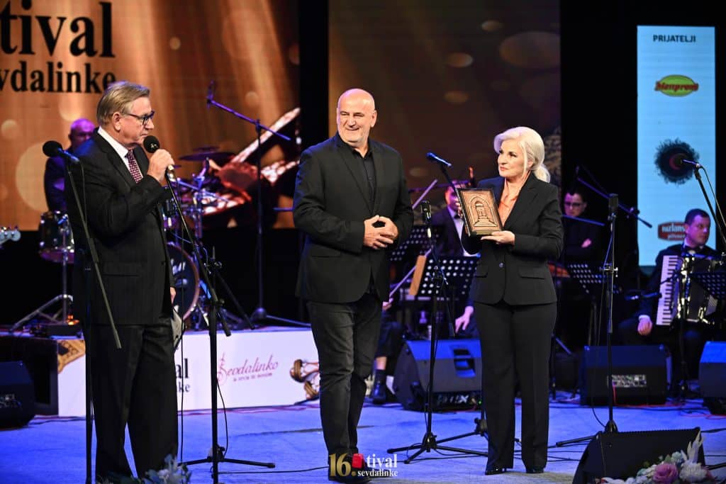 Manifestacija „Mjesec dana sevdaha u Tuzli“ završena spektakularnom revijalnom noći Festivala sevdalinke manifestacija „mjesec dana sevdaha u tuzli“ završena spektakularnom revijalnom noći festivala sevdalinke