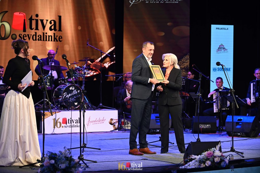 Manifestacija „Mjesec dana sevdaha u Tuzli“ završena spektakularnom revijalnom noći Festivala sevdalinke manifestacija „mjesec dana sevdaha u tuzli“ završena spektakularnom revijalnom noći festivala sevdalinke