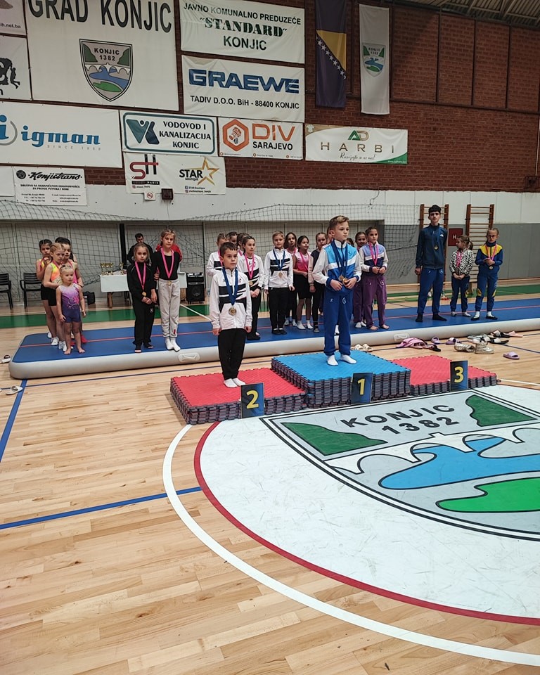 Odličan nastup i odlični rezultati za gimnastičare i gimnastičarke Gimnastičkog kluba Salto iz Tuzle odličan nastup i odlični rezultati za gimnastičare i gimnastičarke gimnastičkog kluba salto iz tuzle