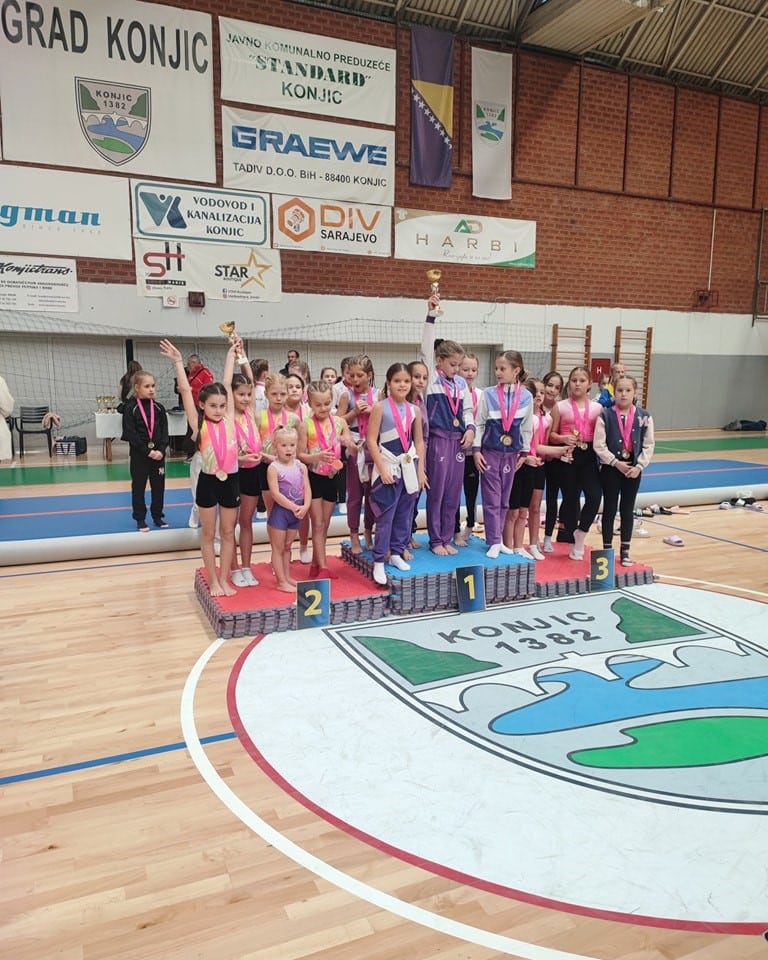 Odličan nastup i odlični rezultati za gimnastičare i gimnastičarke Gimnastičkog kluba Salto iz Tuzle odličan nastup i odlični rezultati za gimnastičare i gimnastičarke gimnastičkog kluba salto iz tuzle