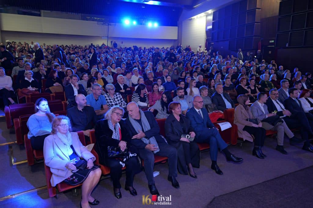 Manifestacija „Mjesec dana sevdaha u Tuzli“ završena spektakularnom revijalnom noći Festivala sevdalinke manifestacija „mjesec dana sevdaha u tuzli“ završena spektakularnom revijalnom noći festivala sevdalinke