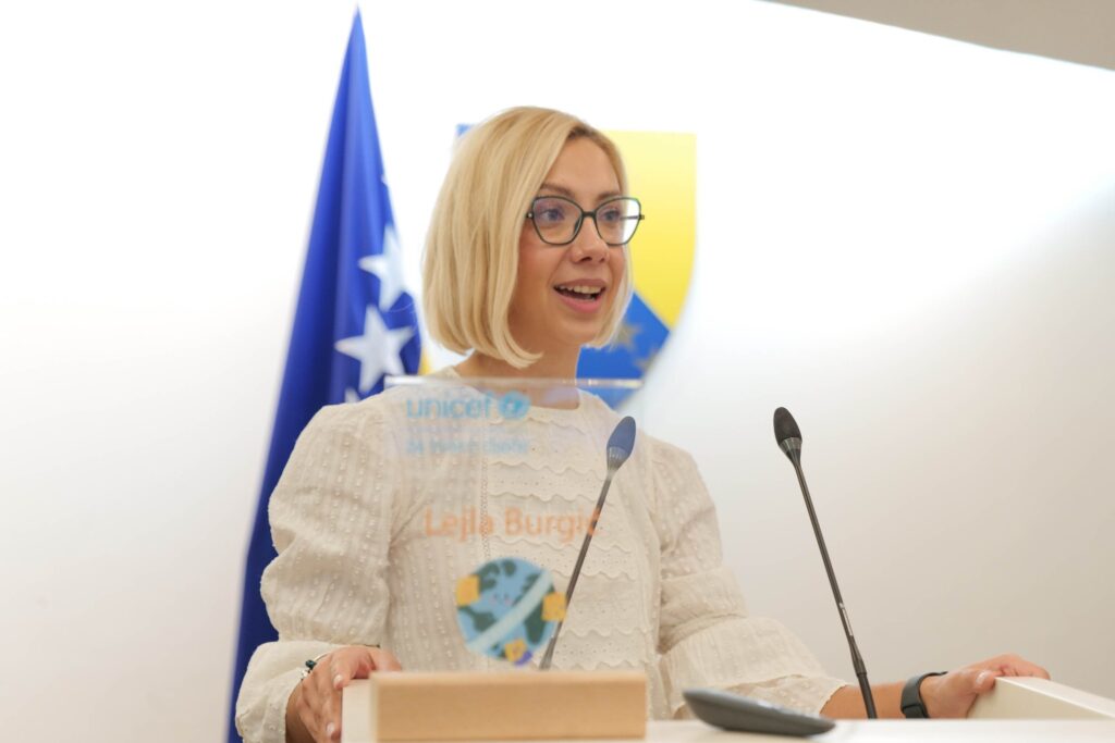 nagrada za tuzlanku lejlu burgić, za značajan doprinos u radu i djelovanju u oblasti dječijih prava a posebno prava djece sa teškocama u razvoju