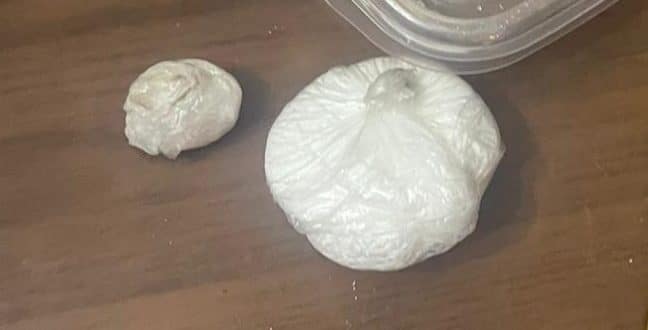 U pretresima u Lukavcu uhapšene dvije osobe, pronađena droga i novac