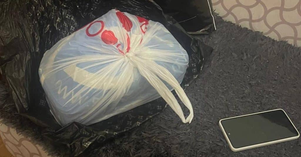 U pretresima u Lukavcu uhapšene dvije osobe, pronađena droga i novac