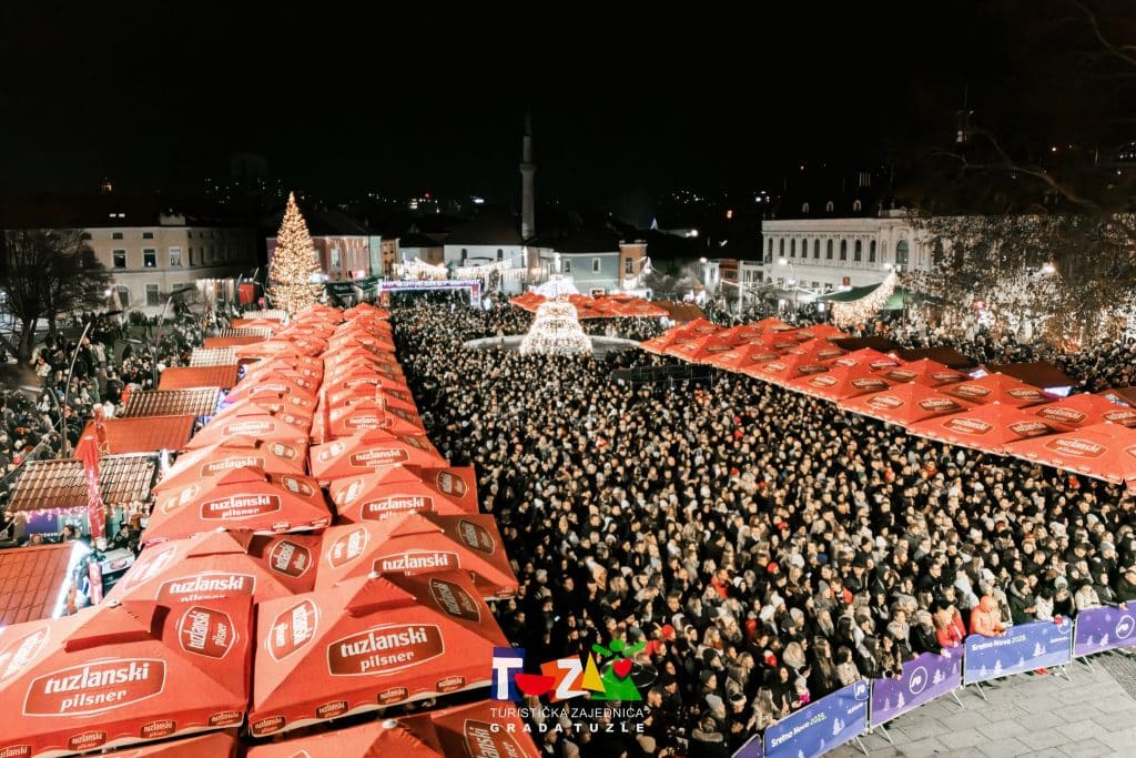 Zima u Tuzli počela nezaboravnim koncertom Mirze Selimovića (FOTO) Zima u Tuzli počela nezaboravnim koncertom Mirze Selimovića (FOTO)