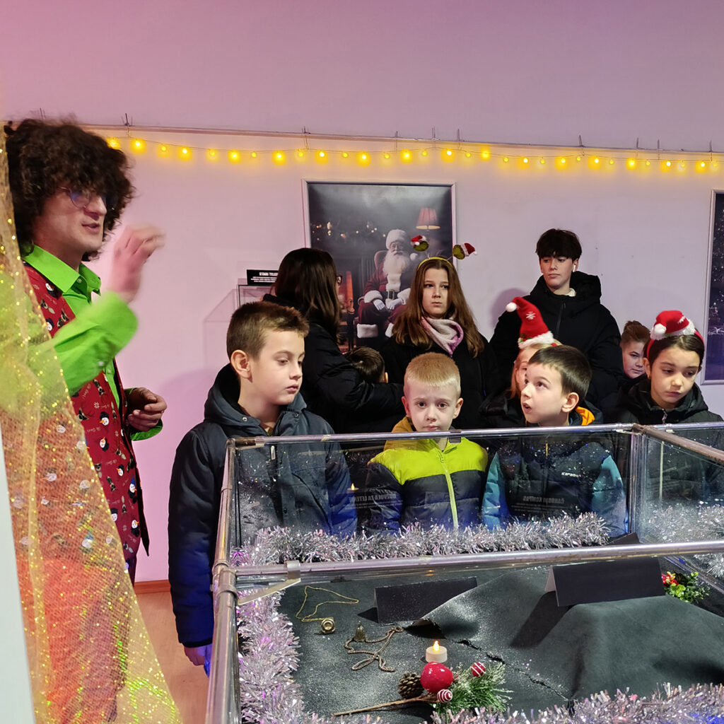 Dobrodošli u čaroliju: Djeda Mrazov Polarni Muzej i dodjela paketića (FOTO/VIDEO)