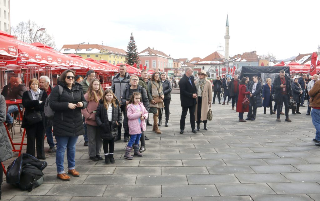 Na Trgu slobode svečano obilježen pravoslavni Božić(FOTO)