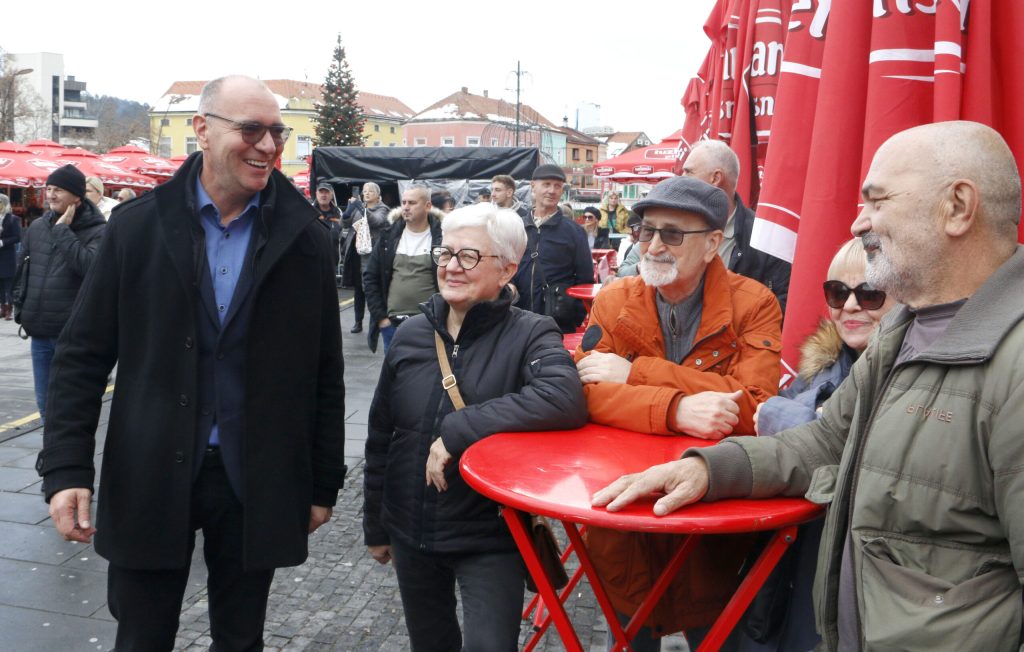 Na Trgu slobode svečano obilježen pravoslavni Božić(FOTO)
